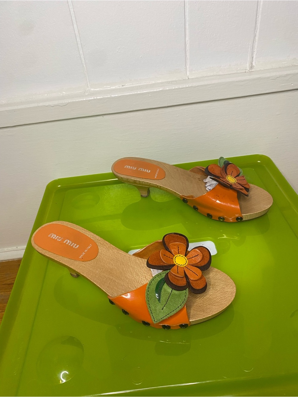 Miu Miu Orange Floral Appliqué Leather wooden kitten heel sandals - Picture 4 of 9